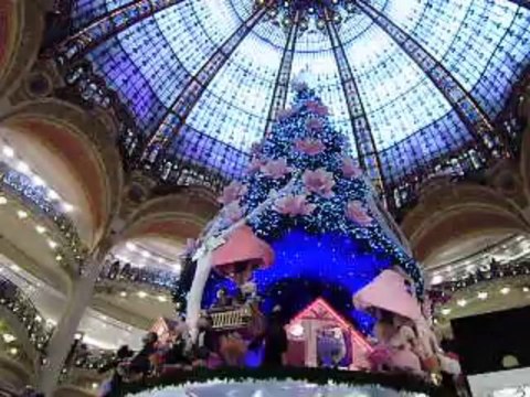 2011 Paris Galeries Lafayette / Sapin de Noël (vidéo 1)