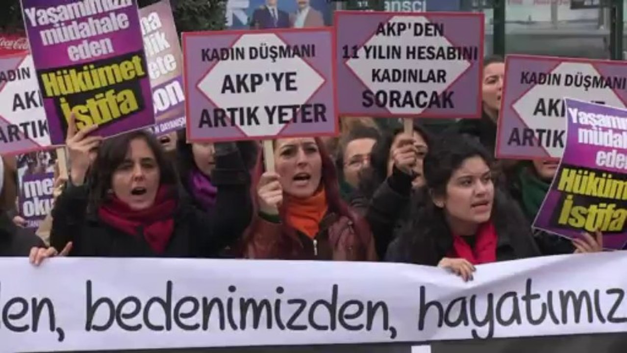 Turquie: manifestation pour le départ du Premier ministre