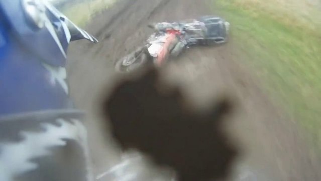 MX Gopro 2 Dirtbikes Crash - Rider Nearly Gets Ran Over