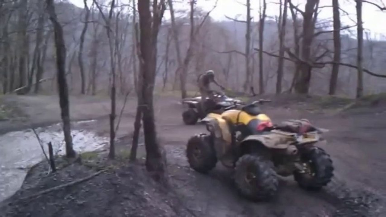 Atvs Mudding - 2 Quads Gets Stuck