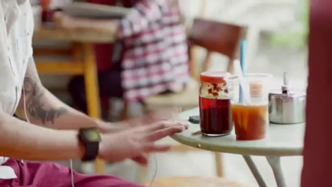 ▶ Apple - iPhone 5 - TV Ad - Music Every Day
