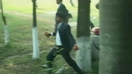 Government supporters and pro-opposition lawyers hurl stones in Bangladesh