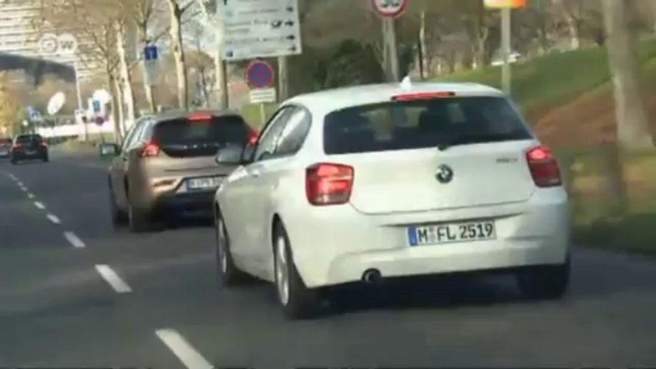 أيهما أفضل: بي إم دبليو الفئة الأولى أم فولفو 40V | عالم السرعة