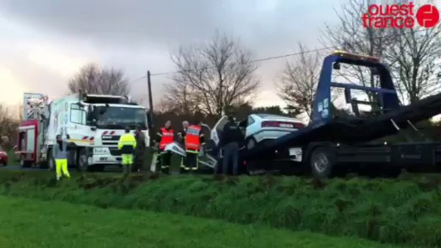 Accident camion poubelle voiture