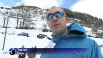 A Bourg-d'Oueil dans les Pyrénées, les bénévoles font le ski