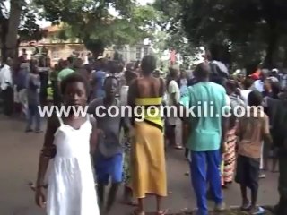 Troubles à Kinshasa Reportage avec les militaires en plein combat