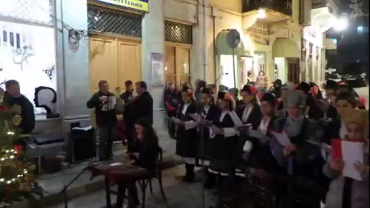 Παραδοσιακά κάλαντα από το Λύκειο Ελληνίδων Σύρου