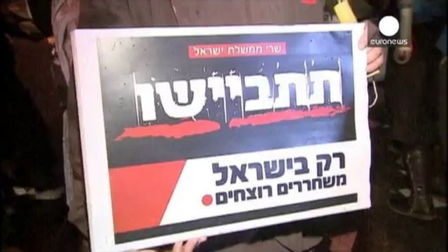 Israel frees Palestinian prisoners and pushes ahead with plans for 1,400 settler homes