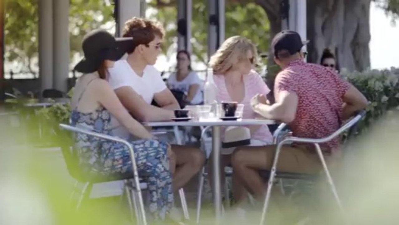 So funny : Sun Mum at the cafe! Schooling some silly sods about being sun safe