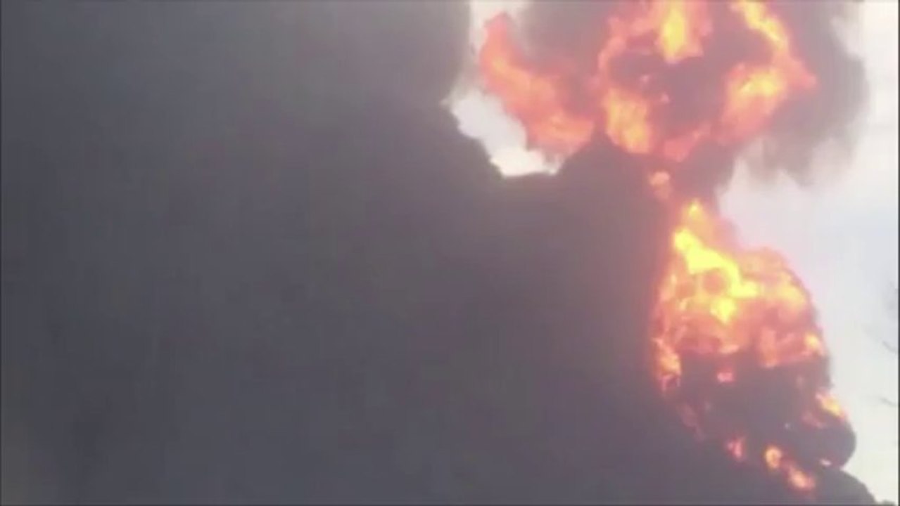 Oil train derails in North Dakota