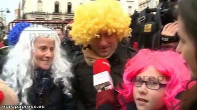 Centenares de personas celebran las 'pre-uvas'