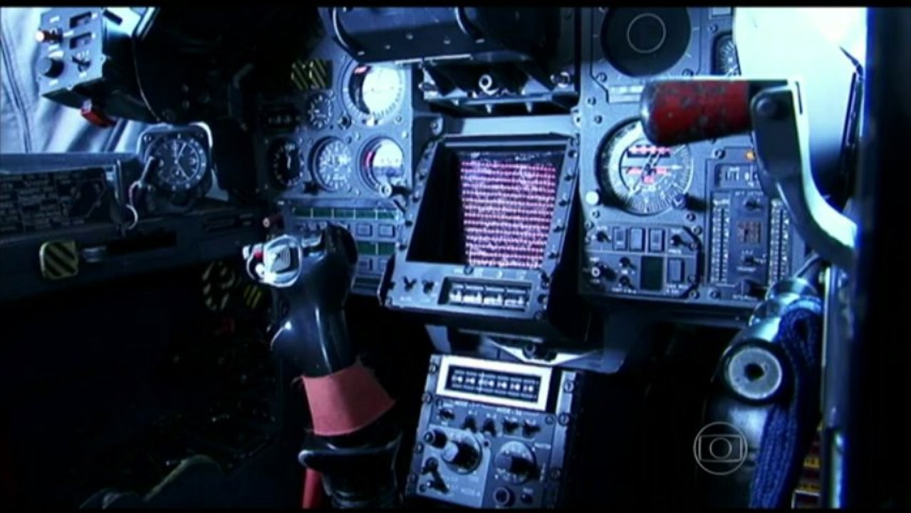 Caça Mirage 2000 faz último voo e é aposentado pela FAB