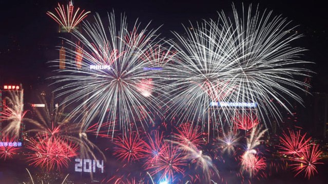Hong Kong Rings in 2014 New Year With Fireworks !!
