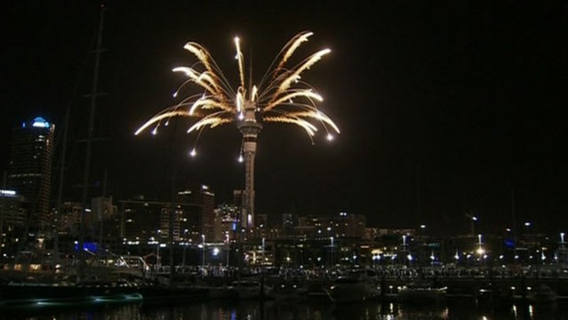 2014 New Year's Eve at Auckland, New Zealand Fireworks !!