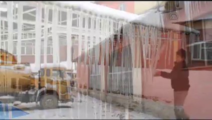 İnsan boyundan uzun sarkıtlar