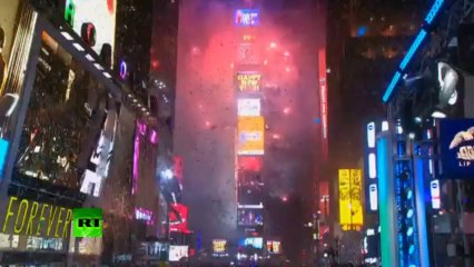 Dazzling New Year fireworks_ US, Russia, UK, China & New Zealand ring in 2014