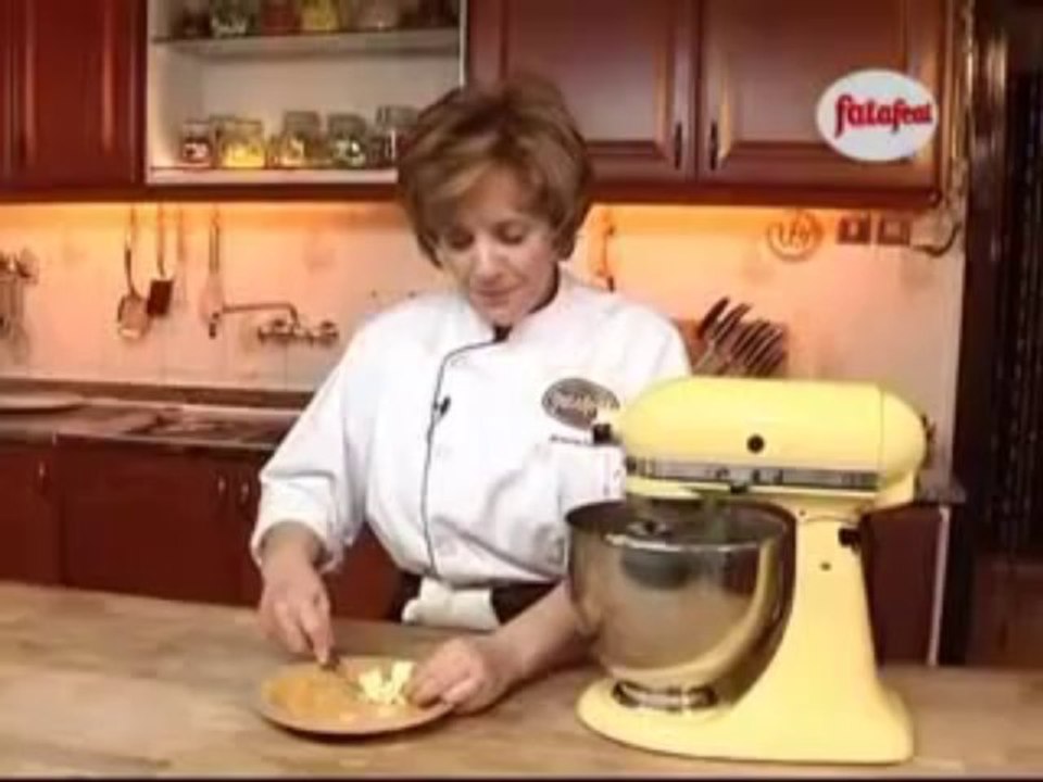 حورية المطبخ خبز البريوش بالزبيب والكريم باتيسيير