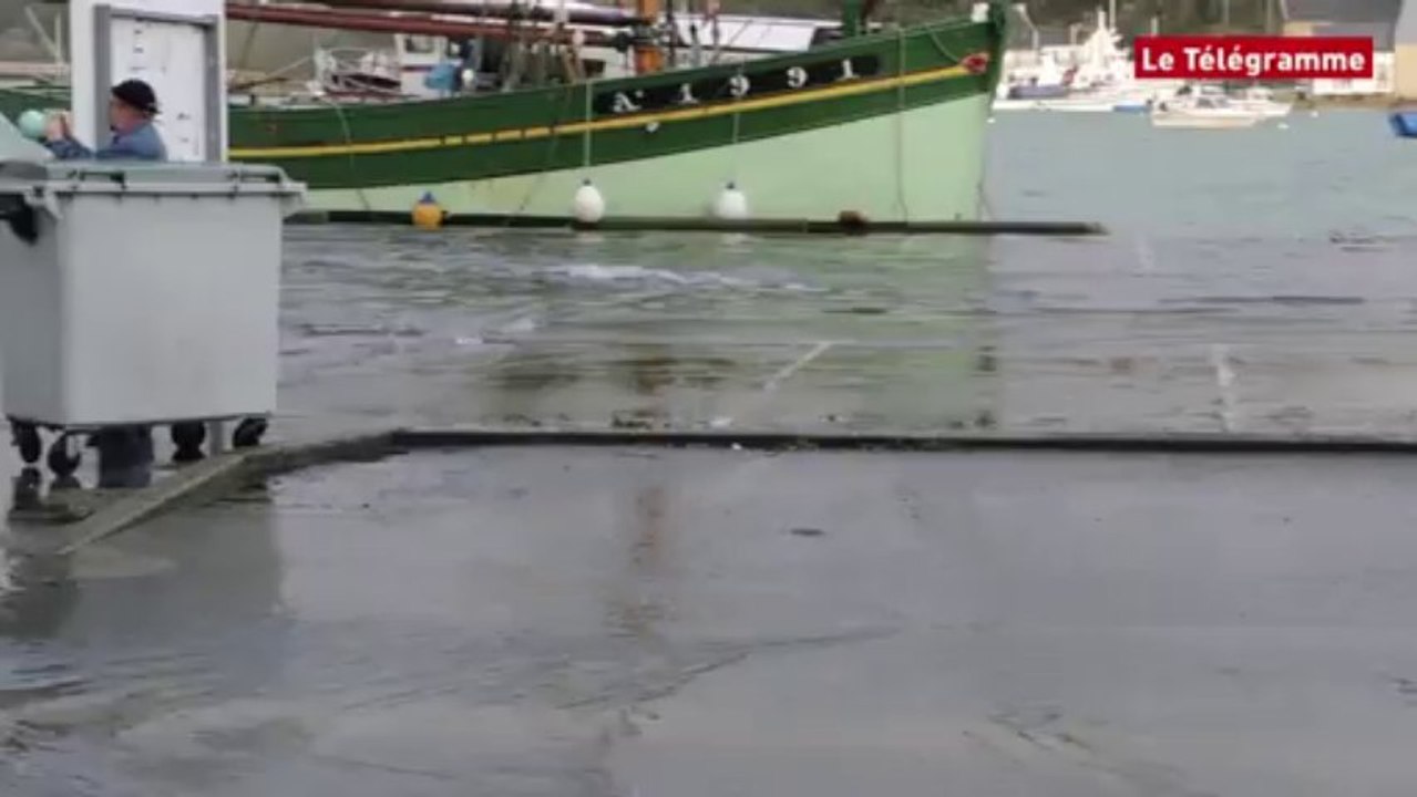 Audierne (29). Inondation des quais