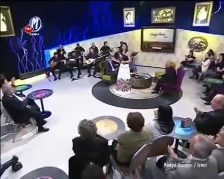 Zeynep İlhan - Oğlan Kolunu Sallama