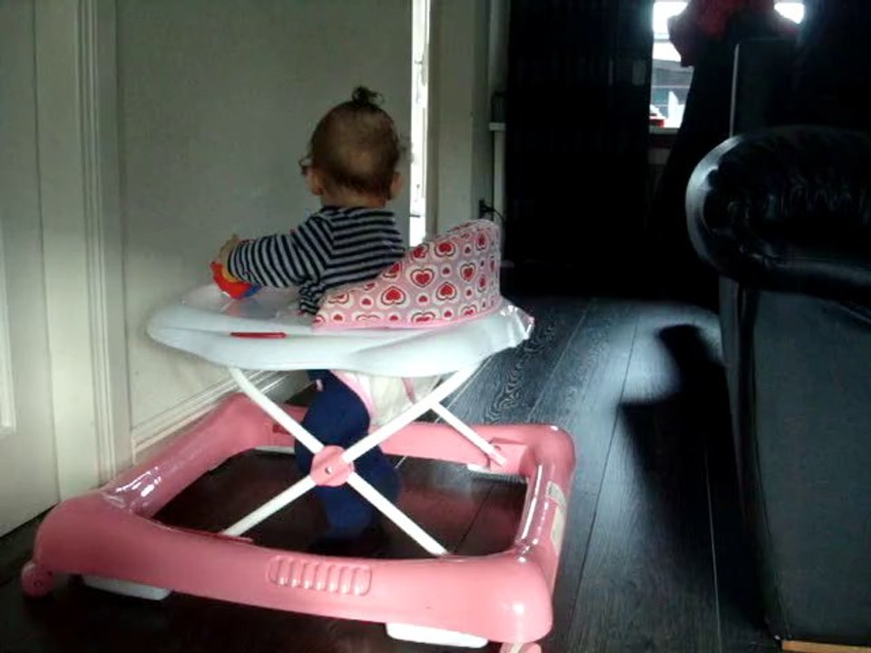 Nikki loopstoeltje binnen