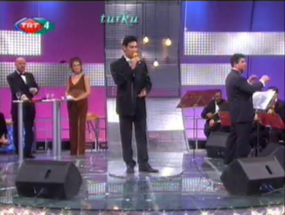 Bahadır ÖZÜŞEN-Bir Esmer Dilberin Vuruldum Hüsnüne