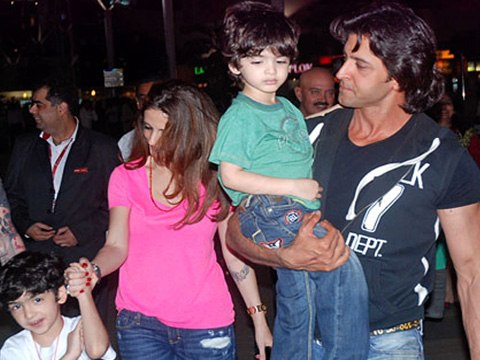 Post Split Suzzane Hrithik Party Hard On New Year