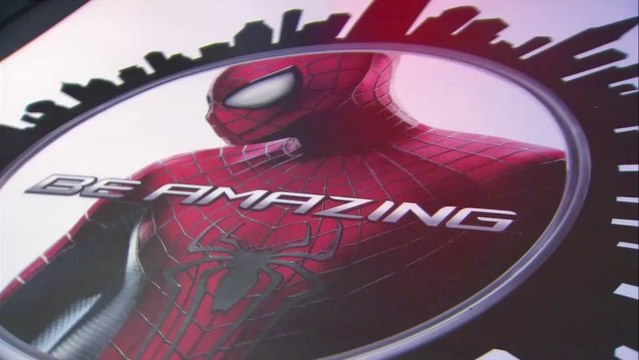 The Amazing Spider-Man : Le Destin d'un héros - Promo Spider-Man sur Time's Square pour fêter la nouvelle année [VO|HD720p]