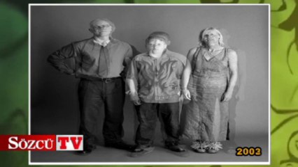 21 yıl boyunca aynı pozu veren aile
