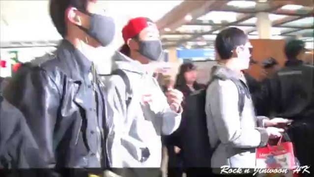 [Fancam] 131224 2AM in Hong Kong Airport (Arrival) (Jinwoon Focus)