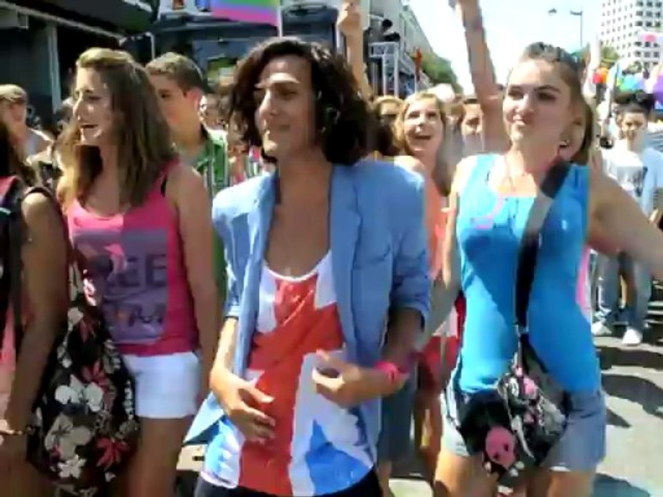 Marseille : un défilé haut en couleurs pour la Gay pride 2012