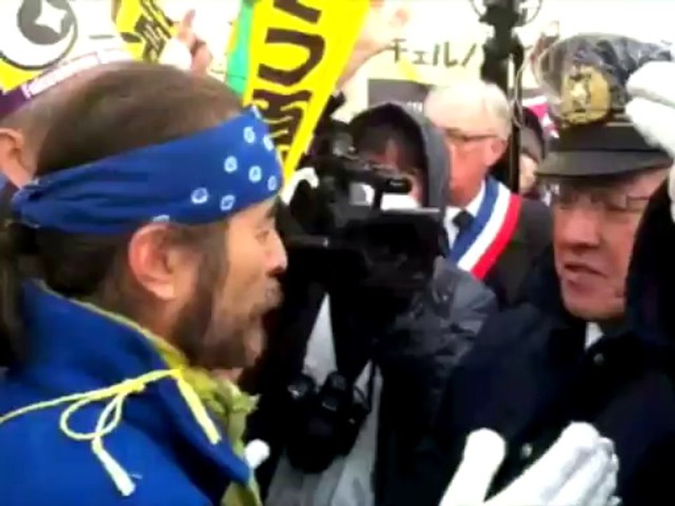 Une délégation française manifeste contre le nucléaire au Japon