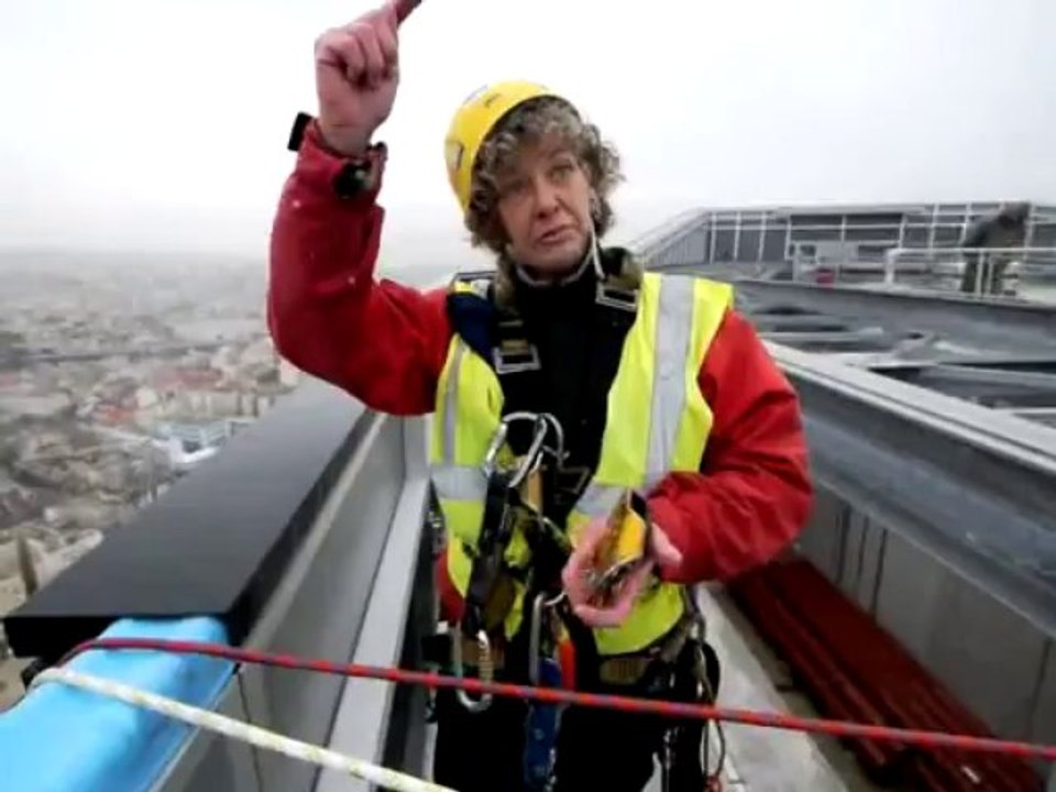 Laveurs de vitres à 147 mètres de hauteur !