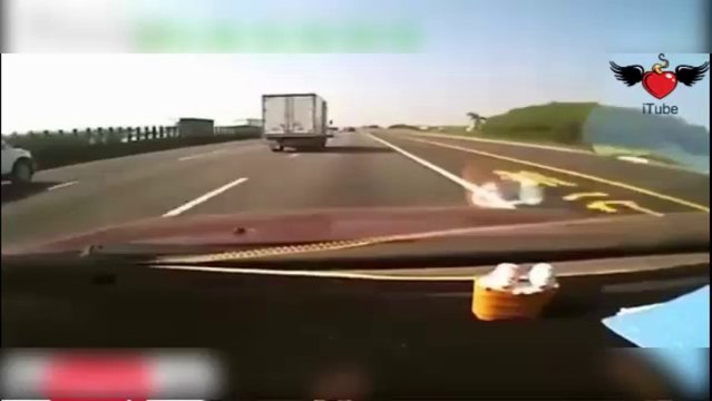 Un camion provoca incidente su un autostrada