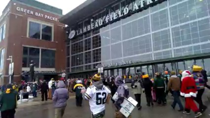 Walking Up To Lambeau Field Before The Steelers Game!!