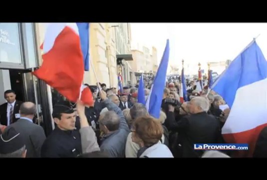 Manifestation devant le théâtre de la Criée contre le colloque sur la Guerre d'Algérie