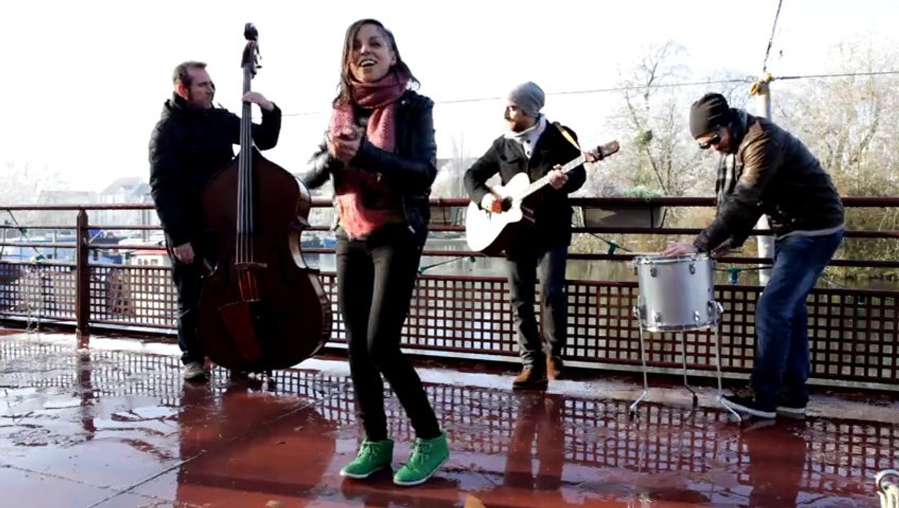 Session Acoustique Lou Di Franco @ Péniche Cancale (Dijon - Décembre 2013)
