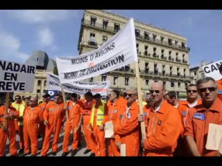 Les pilotes de Canadair manifestent devant la préfecture à Marseille