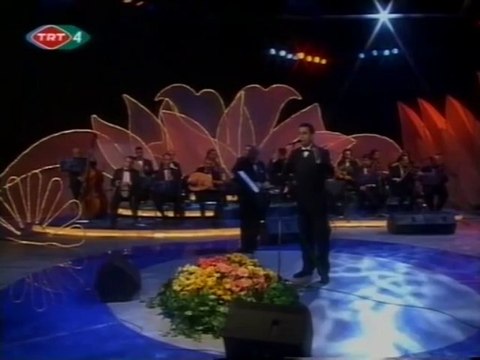 Bekir Ünlüataer _ Bir kendi gibi zalimi sevmiş yanıyormuş