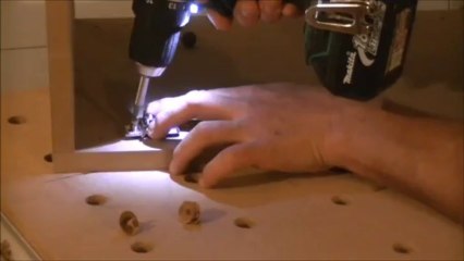 4e Partie:  Comment installer des charnieres - Gabarits Assistent