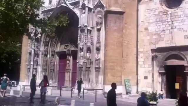 La cathédrale Saint-Sauveur; c'était le temple d'Apollon 1/2