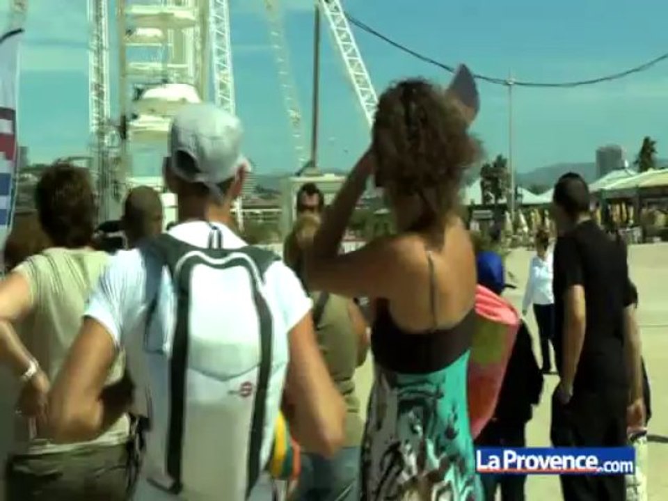 Jean-Luc Reichmann participe à la tournée des plages de TF1