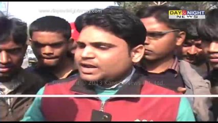 Woman beaten up by Police | Angry People jammed road | Protest