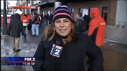 Un fan de Detroit Red Wings se ridiculise en direct - Gros Fail sur Glace!