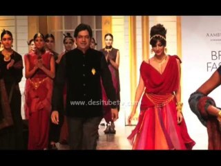 Chitrangda looked awesome in red outfit at Amby Valley India Bridal Fashion Week