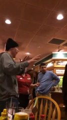 Adolescents bagarre dans un restaurant