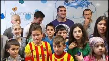 Messi visita a los niños enfermos de un hospital
