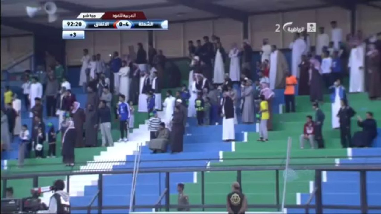 تصرف غريب من ابراهيم هزازي !!! - الشعلة 4-0 الاتفاق - دوري جميل 03/01/2014 HD