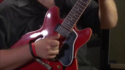 Télécharger la video: Blues Soloing - Fast Fingerpicking Licks in this Blues Guitar Lesson with Jonathon Boogie Long