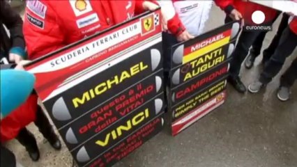 Schumacher'in hayranları doğum günü için hastaneye akın etti