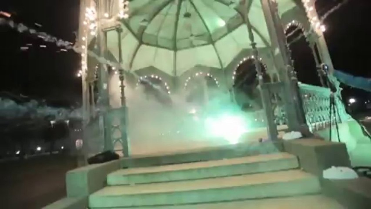 Le premier "Danseur Feu d'artifice"... mélanger Hip Hop et Pyrotechnie!